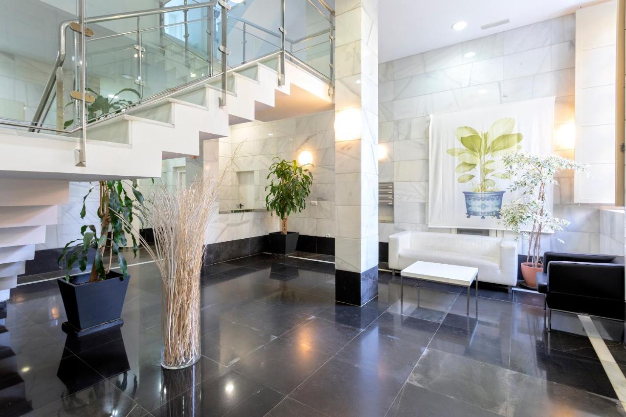 Acogedor Apartamento Junto A La Catedral By Rent Me Malaga Exterior photo