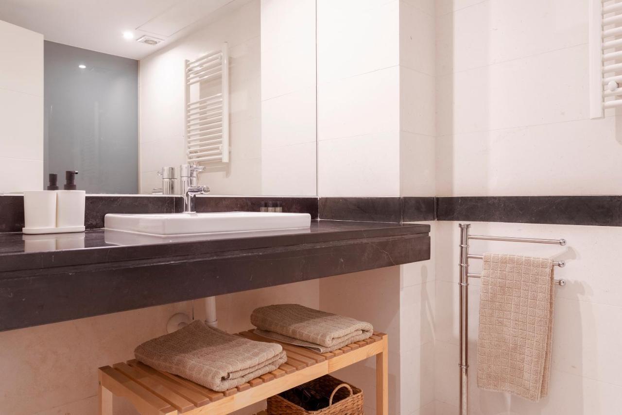 Acogedor Apartamento Junto A La Catedral By Rent Me Malaga Exterior photo
